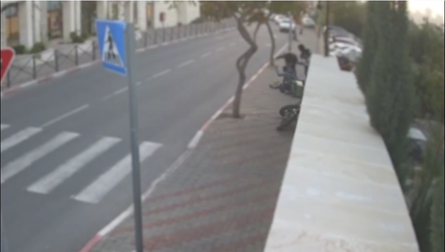 القبض على شاب اعتدى بعنف على سائق حافلة وعامل نظافة في القدس